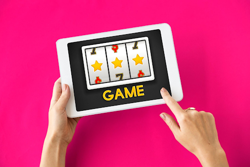 Ud over spilleautomater og borde: de unikke funktioner ved danske online casinoer