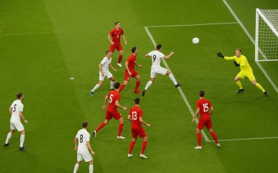 Mål i sidste øjeblik og odds-sider, der gør det spændende og underholdende